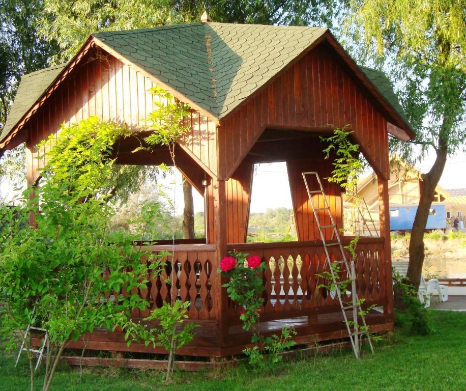ホテルCasa Dintre Salcii Uzlina エクステリア 写真