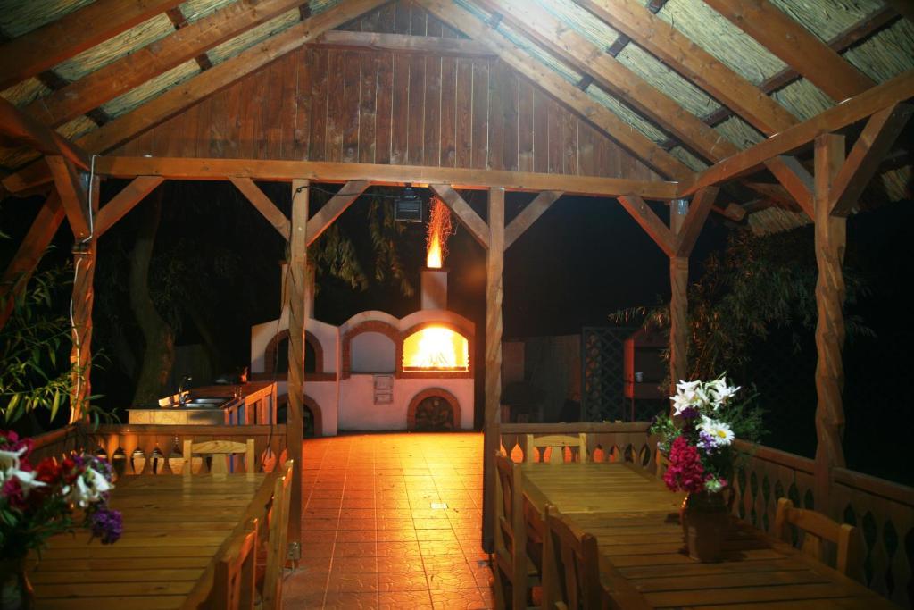 ホテルCasa Dintre Salcii Uzlina エクステリア 写真