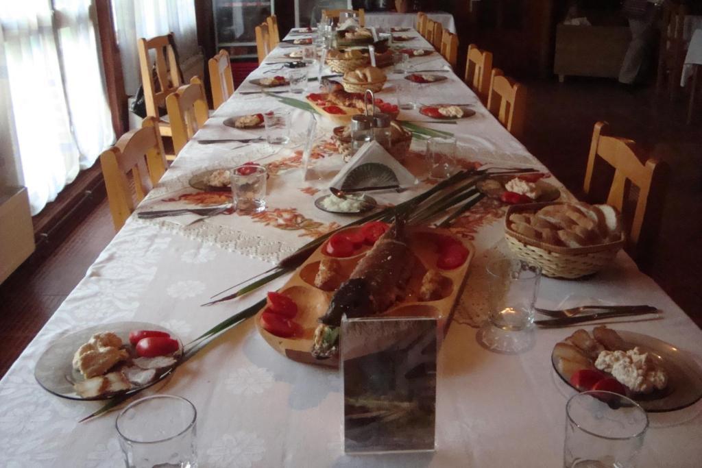 ホテルCasa Dintre Salcii Uzlina エクステリア 写真